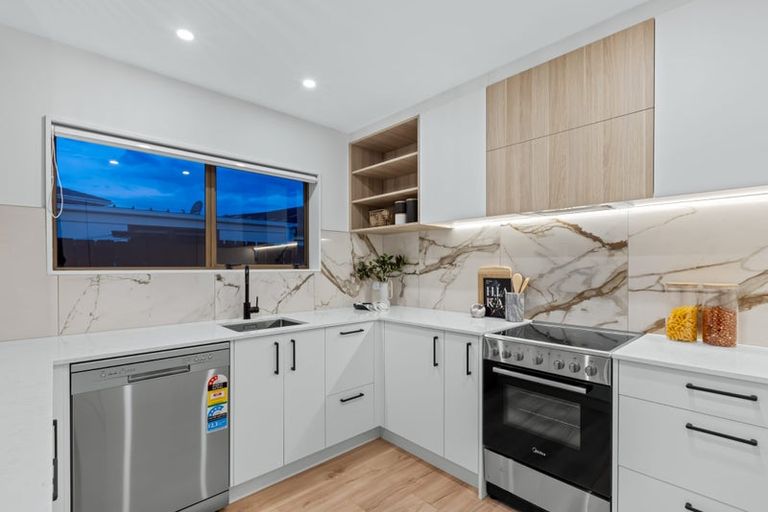 Photo of property in 2/3 Centreway Road, Orewa, 0931