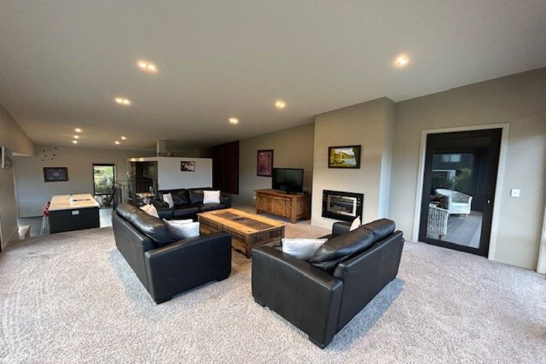 Photo of property in 1 Valley Crescent, Wanaka, 9305