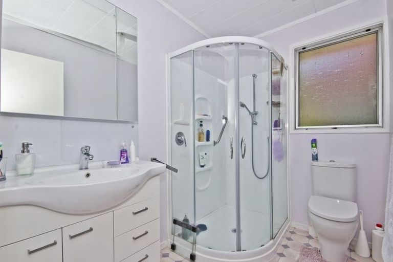 Photo of property in 35 Larissa Avenue, Henderson, Auckland, 0610