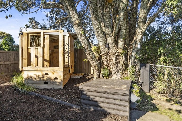 Photo of property in 265 Great North Road, Henderson, Auckland, 0612