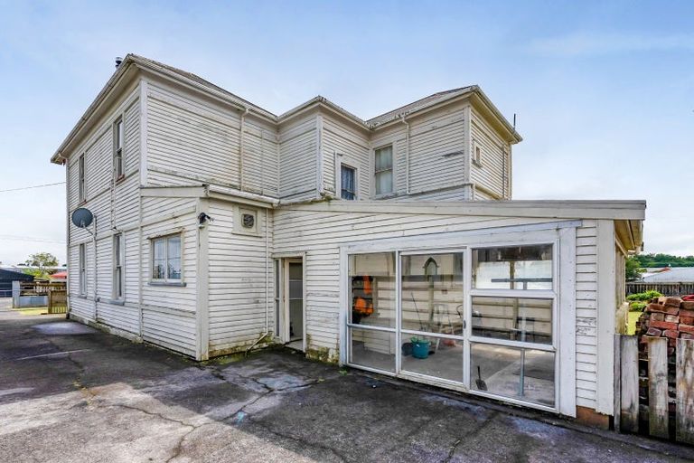 Photo of property in 3 Carrington Street, New Plymouth, 4310