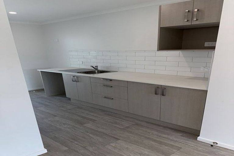 Photo of property in 2/7 Tulloch Place, Conifer Grove, Takanini, 2112