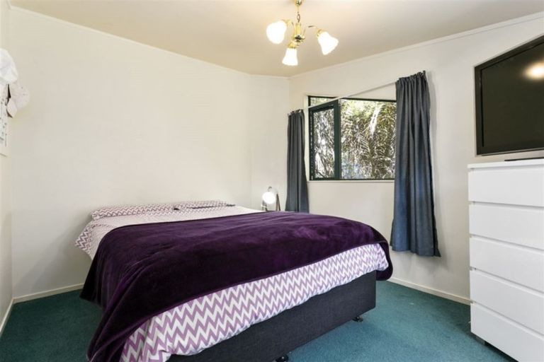 Photo of property in 112 Mountain Road, Henderson Valley, Auckland, 0612