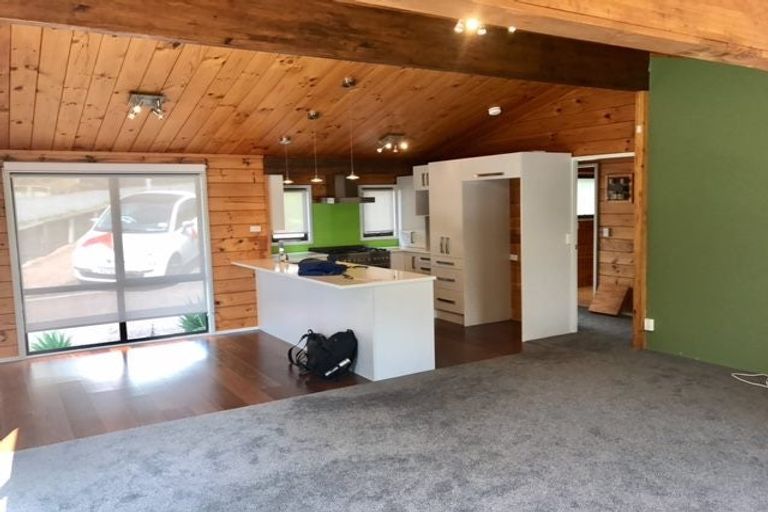 Photo of property in 11a Pendene Place, Forrest Hill, Auckland, 0620