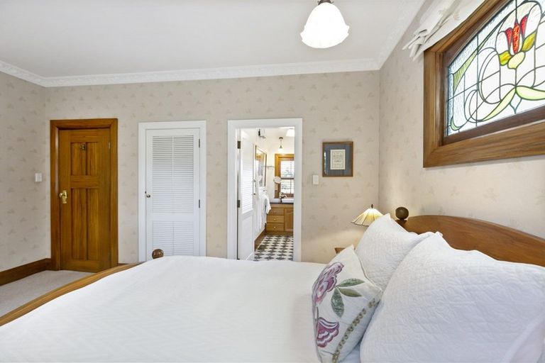 Photo of property in 46 Nicholson Road, Khandallah, Wellington, 6035