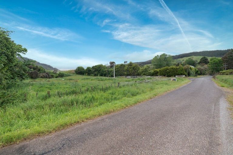 Photo of property in 13 Robertson Close, Manakau, 5583