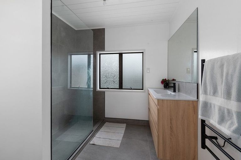 Photo of property in 82 Browns Bay Road, Rothesay Bay, Auckland, 0630