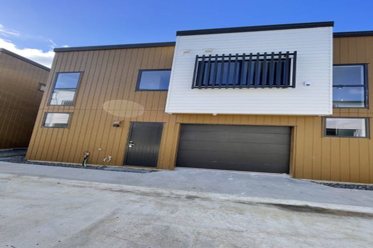 Photo of property in 9/196 Royal Road, Massey, Auckland, 0614