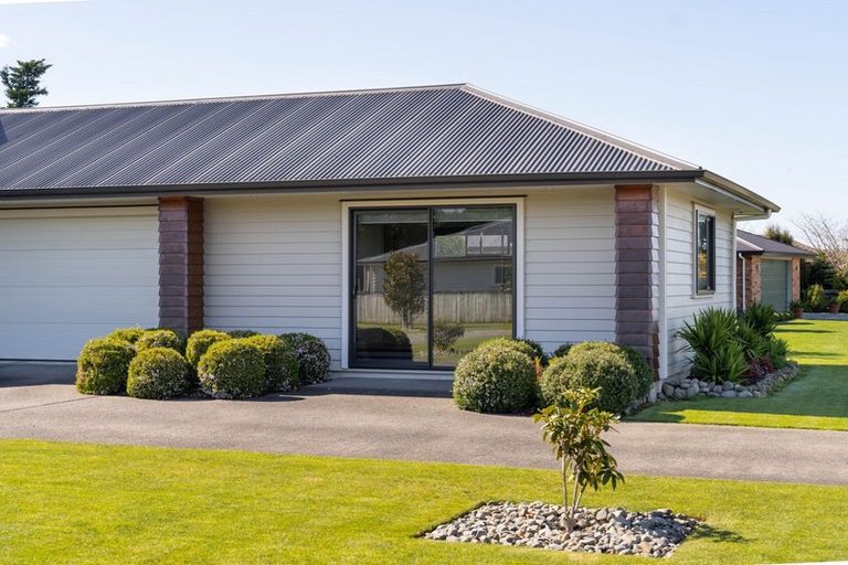 Photo of property in 6 Camellia Lane, Carterton, 5713