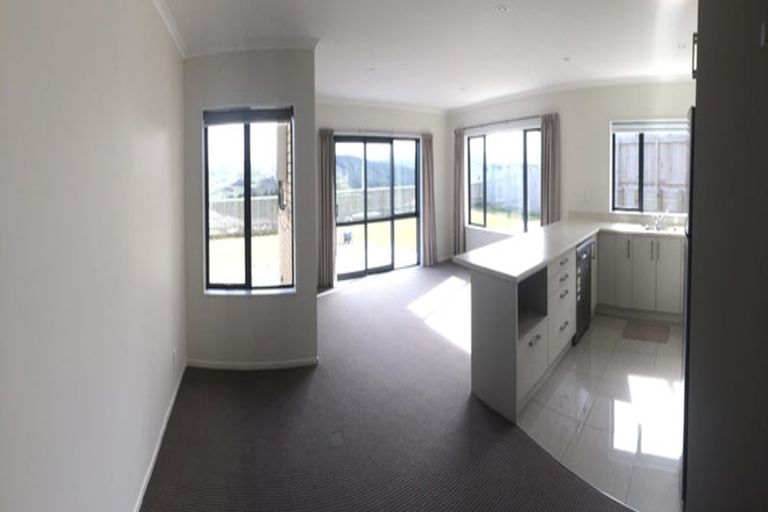 Photo of property in 20 Havana Rise, Grenada Village, Wellington, 6037