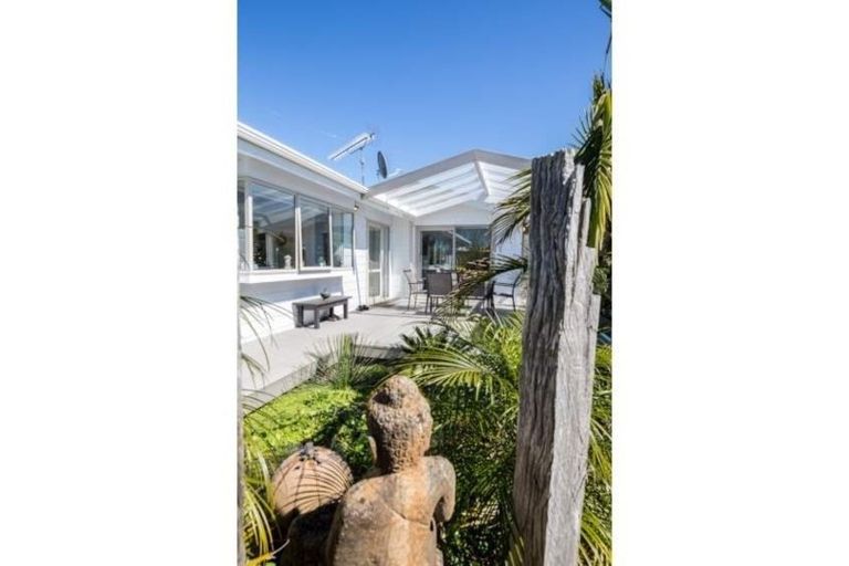 Photo of property in 11 Valerie Crescent, Okura, Albany, 0792