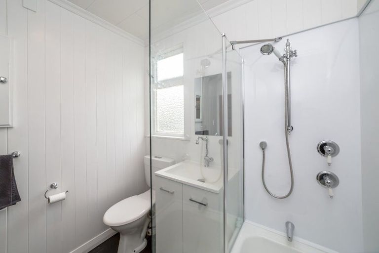 Photo of property in 98 Brandon Street, Featherston, 5710