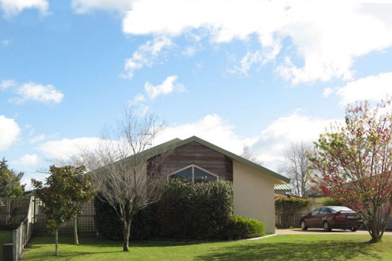 Photo of property in 5 Edgewater Grove, Whakatane, 3120