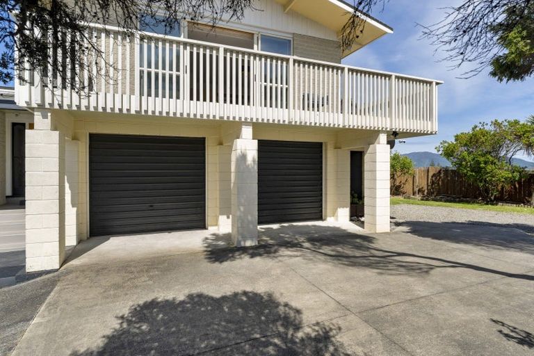 Photo of property in 67 Queens Road, Waikanae Beach, Waikanae, 5036