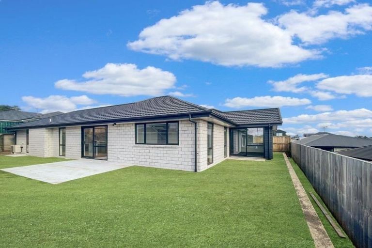 Photo of property in 16 North Ridge Drive, Rototuna North, Hamilton, 3210