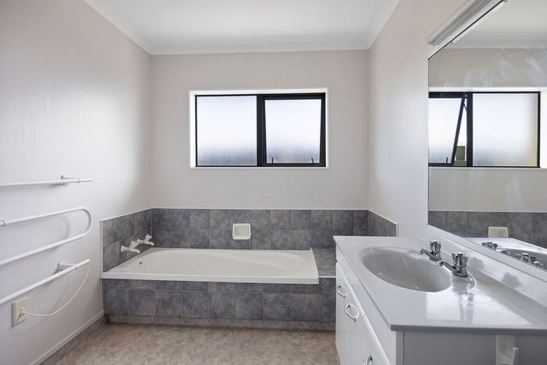 Photo of property in 80 Argyle Street, Hawera, 4610