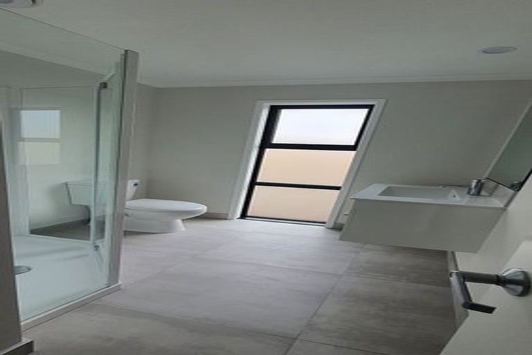 Photo of property in 33 Red Hills Road, Massey, Auckland, 0614