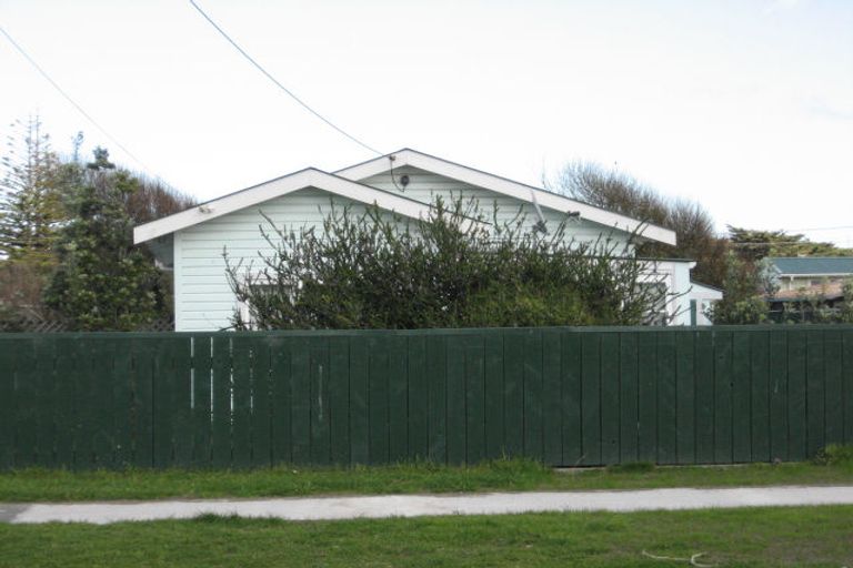 Photo of property in 19 Aotea Street, Castlecliff, Whanganui, 4501