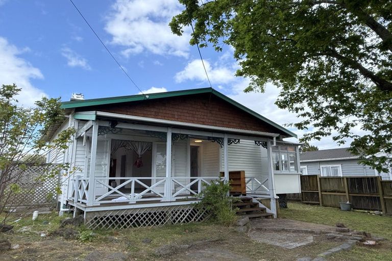 Photo of property in 11 Clayburn Road, Glen Eden, Auckland, 0602