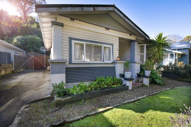 Photo of property in 107 Milton Road, Bluff Hill, Napier, 4110