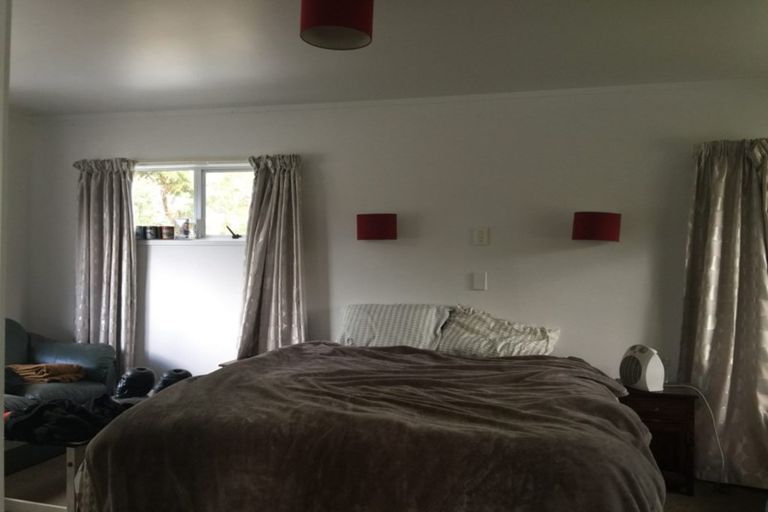 Photo of property in 293 Boord Crescent, Kumeu, 0891