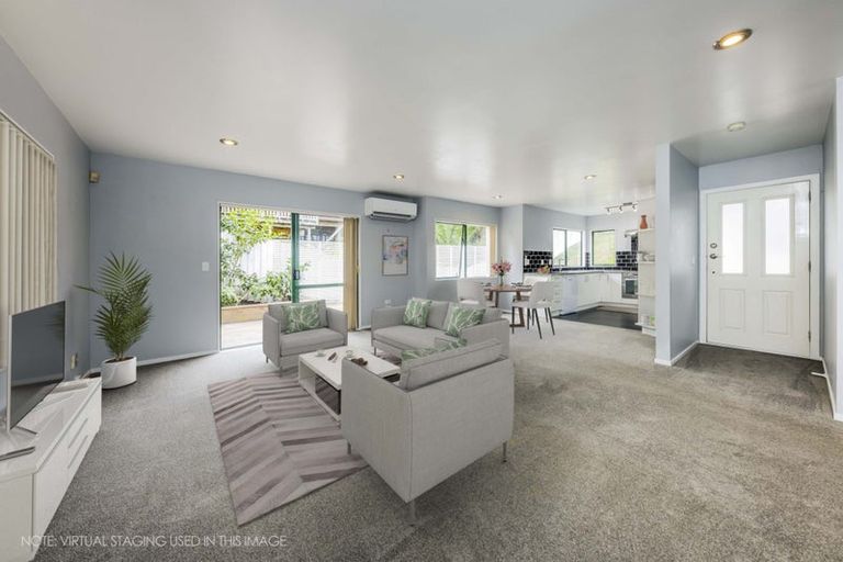 Photo of property in 2/21 Contessa Drive, Glenfield, Auckland, 0629