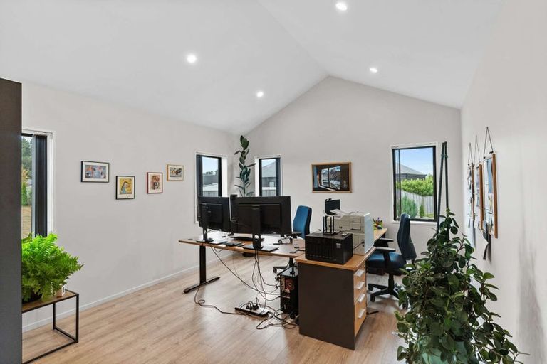 Photo of property in 11 Paradise Way, Amberley, 7410