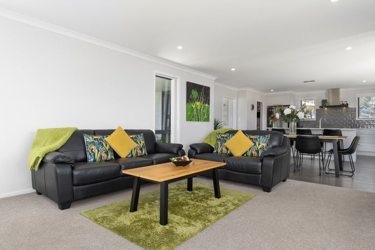 Photo of property in 24 Charlotte Drive, Omokoroa, 3114