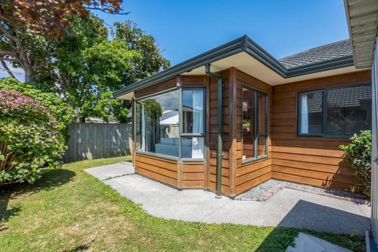 Photo of property in 2/942 High Street, Avalon, Lower Hutt, 5011