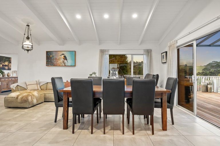 Photo of property in 145 Hanham Road, Kumeu, 0891