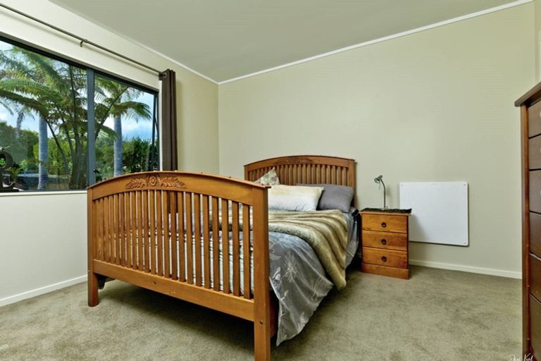 Photo of property in 8 Almond Grove, Greenhithe, Auckland, 0632