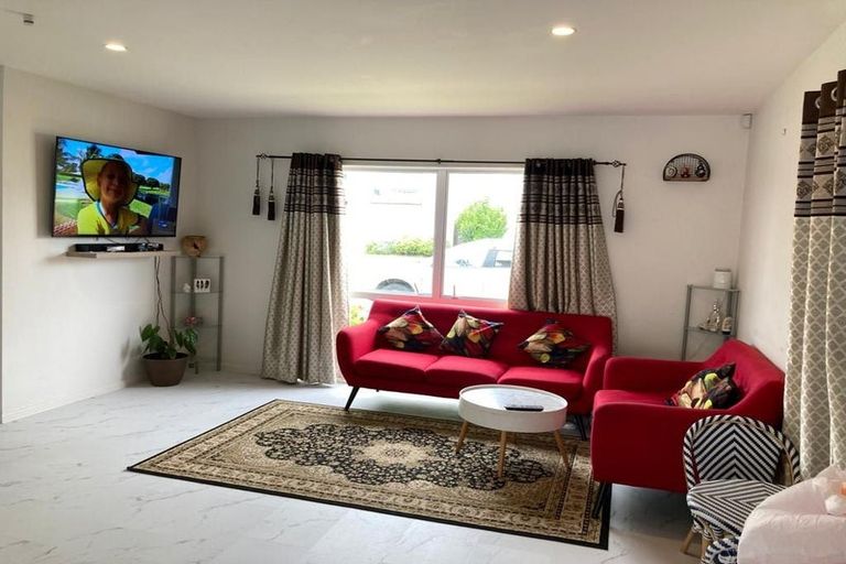 Photo of property in 43 Treestump Road, Takanini, 2112