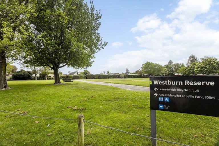 Photo of property in 213 Memorial Avenue, Burnside, Christchurch, 8053