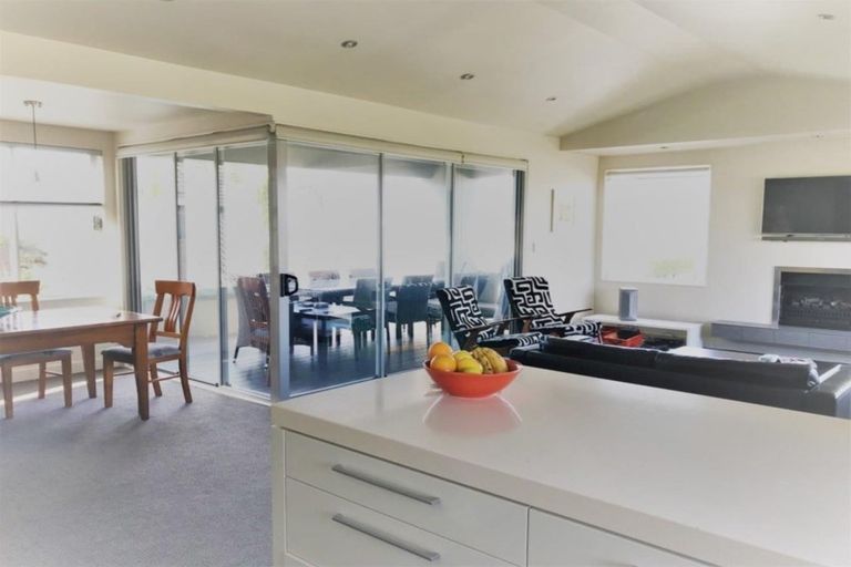 Photo of property in 34 Beach Road, Castor Bay, Auckland, 0620