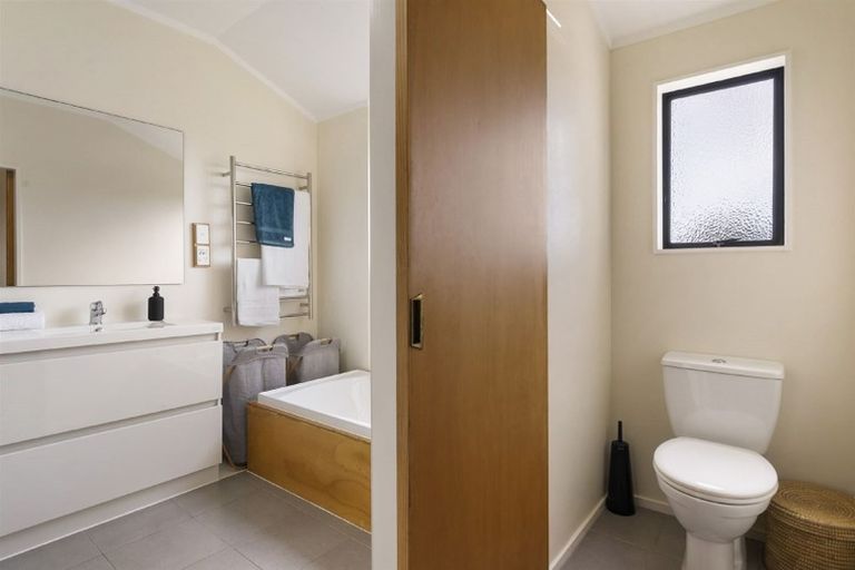 Photo of property in 2/3 Ceramco Place, Torbay, Auckland, 0630