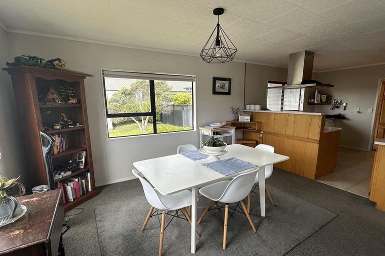 Photo of property in 4 Gates Road, Waikanae Beach, Waikanae, 5036