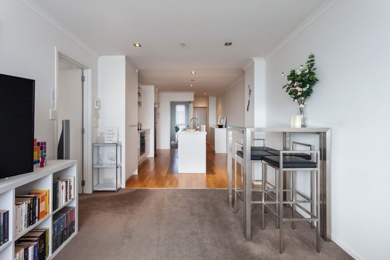 Photo of property in Algarve Apartments, 313/332 Maunganui Road, Mount Maunganui, 3116