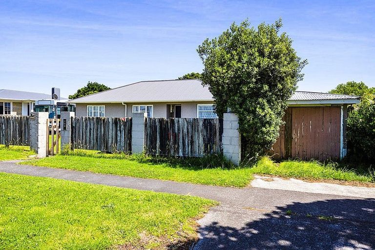 Photo of property in 186 Tasman Street, Opunake, 4616