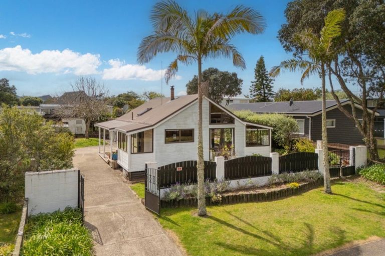 Photo of property in 39 Pauanui Beach Road, Pauanui, Hikuai, 3579