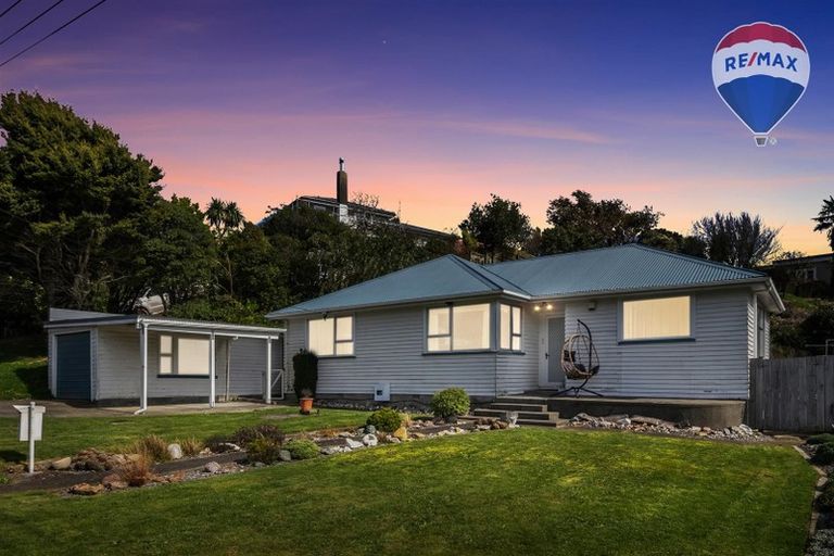 Photo of property in 41 Ranui Terrace, Tawa, Wellington, 5028