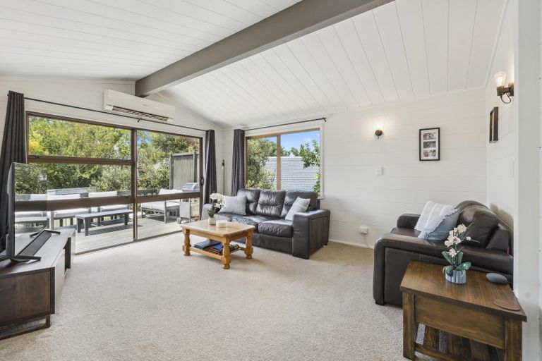 Photo of property in 27 Rotoiti Avenue, Pakuranga Heights, Auckland, 2010