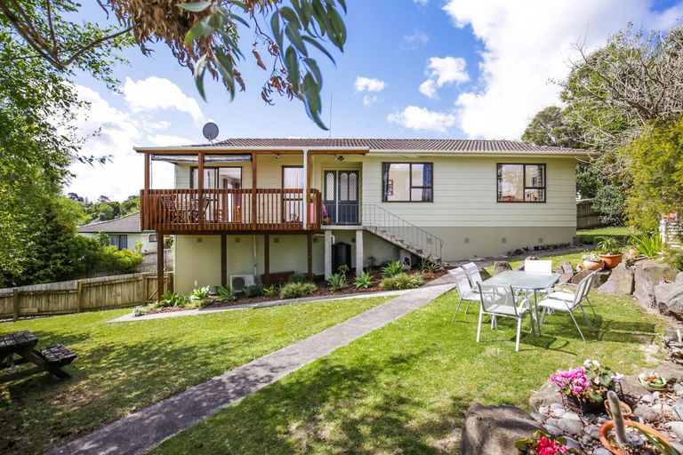 Photo of property in 10 Rena Place, West Harbour, Auckland, 0618