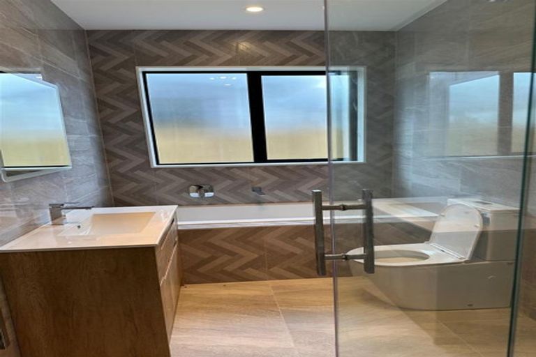 Photo of property in 32 Hari Road, Karaka, 2113