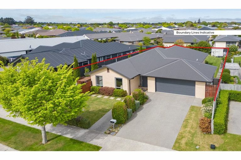 Photo of property in 16 Huntingdon Drive, Rangiora, 7400