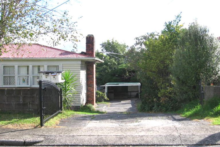 Photo of property in 8 Gaede Terrace, Sunnyvale, Auckland, 0612