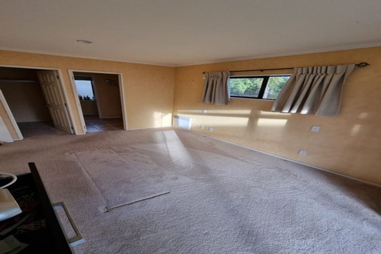 Photo of property in 3 Cricklade Terrace, Windsor Park, Auckland, 0632