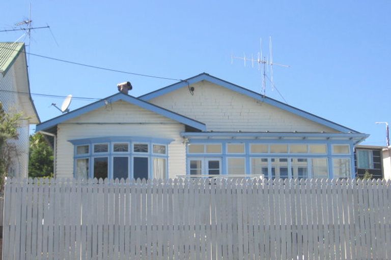 Photo of property in 20 Woburn Road, Northland, Wellington, 6012