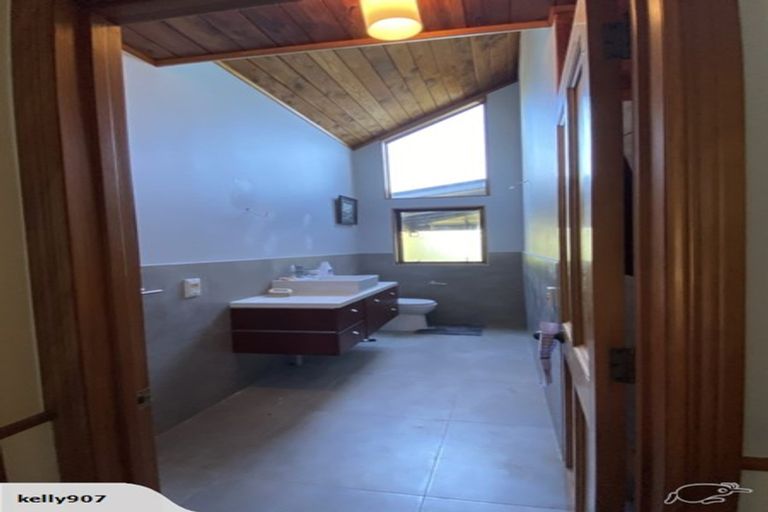 Photo of property in 60 Cheriton Road, Mellons Bay, Auckland, 2014