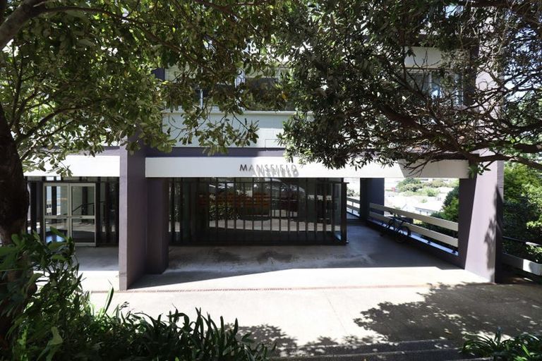 Photo of property in Mansfield Towers, 1 Grant Road, Thorndon, Wellington, 6011