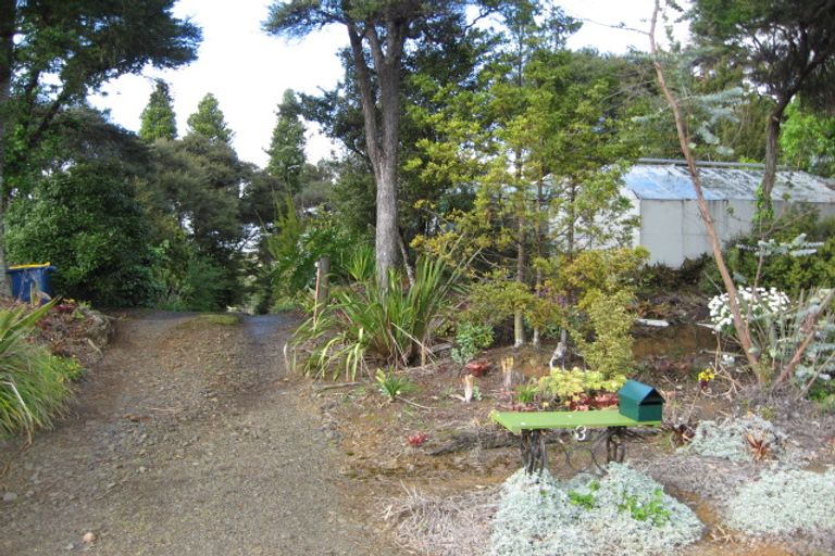 Photo of property in 3 Staley Road, Parau, Auckland, 0604